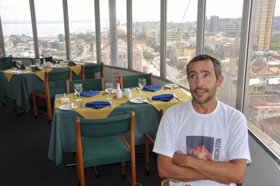 Almoçando no restaurante giratório do Taj Mahal, com belíssima vista de Manaus - AM